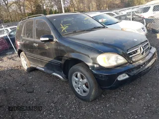 2005 Mercedes-Benz M 500 z VIN 4JGAB75E45A533851, wystawiony jako IAAI lot #42121698 z przebiegiem Nie podano mil oraz . Historia ofert i sprzedaży dostępna na DreamBid. Obrazek 1.