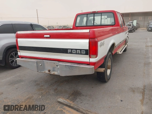 1996 Ford F-250 z VIN 1FTHX26G0TEA08492, wystawiony jako IAAI lot #42435528 z przebiegiem 108 159 mil mil oraz . Historia ofert i sprzedaży dostępna na DreamBid. Obrazek 4.