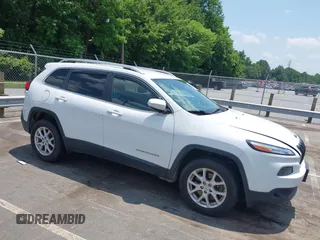 2016 Jeep Cherokee Latitude z VIN 1C4PJMCB2GW372592, wystawiony jako IAAI lot #42493346 z przebiegiem 95 519 mil mil oraz . Historia ofert i sprzedaży dostępna na DreamBid. Obrazek 6.