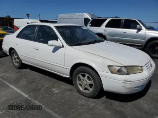 1997 Toyota Camry LE z VIN JT2BG22K9V0002215, wystawiony jako Copart lot #56932955 z przebiegiem 265 776 mil mil oraz Szkoda całkowita • Salvage title. Historia ofert i sprzedaży dostępna na DreamBid. Obrazek 4.