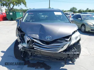 2017 Toyota Sienna XLE Auto Access Seat with VIN 5TDYZ3DC4HS856263, listed as a IAAI auction lot 42003167 with 100,105 mi miles. Bid and sale history available at carsss.com. Image 13.