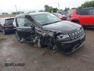 2017 Jeep Grand Cherokee Overland z VIN 1C4RJFCG7HC800403, wystawiony jako IAAI lot #42309664 z przebiegiem 98 389 mil mil oraz . Historia ofert i sprzedaży dostępna na DreamBid. Obrazek 1.