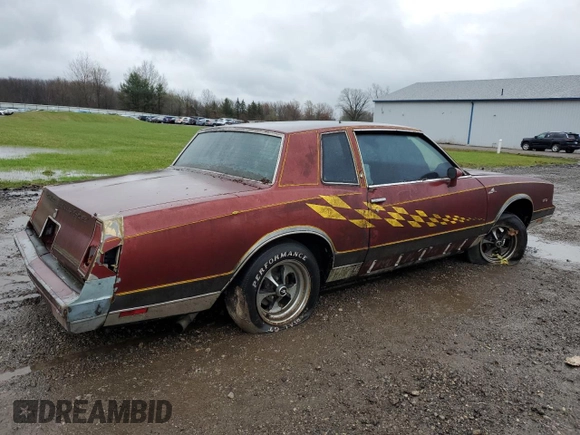 1981 Chevrolet Monte Carlo z VIN 1G1AZ37K7BB423127, wystawiony jako Copart lot #51288275 z przebiegiem 86 962 mil mil oraz Tytuł czysty. Historia ofert i sprzedaży dostępna na DreamBid. Obrazek 3.