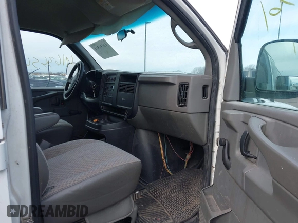 2004 Chevrolet Express Cargo Van with VIN 1GCGG29V441244822, listed as a IAAI auction lot 41636561 with 1 mi miles. Bid and sale history available at carsss.com. Image 5.