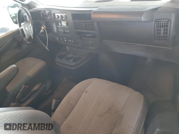 2017 GMC Savana Cargo z VIN 1GTW7AFF0H1296957, wystawiony jako Copart lot #58577405 z przebiegiem 186 773 mil mil oraz Tytuł czysty. Historia ofert i sprzedaży dostępna na DreamBid. Obrazek 8.