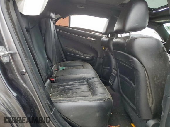 2018 Chrysler 300 S z VIN 2C3CCABG1JH295888, wystawiony jako Copart lot #56899745 z przebiegiem 111 826 mil mil oraz Szkoda całkowita • Salvage title. Historia ofert i sprzedaży dostępna na DreamBid. Obrazek 10.