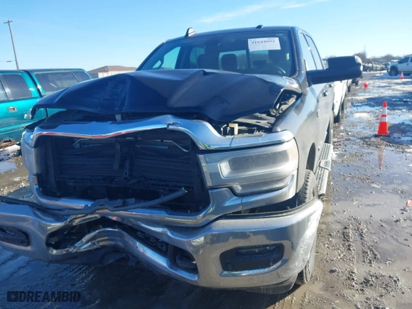 2019 Ram 2500 Big Horn with VIN 3C6UR5DJ2KG696924, listed as a IAAI auction lot 41644092 with 120,705 mi miles. Bid and sale history available at carsss.com. Image 13.