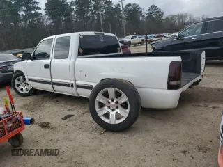 2000 Chevrolet Silverado 1500 with VIN 2GCEC19V7Y1402082, listed as a Copart auction lot 43624055 with 0 mi miles and Salvage Title. Bid and sale history available at carsss.com. Image 2.