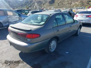 1998 Ford Escort SE z VIN 1FAFP13P2WW132015, wystawiony jako IAAI lot #42321675 z przebiegiem 105 518 mil mil oraz . Historia ofert i sprzedaży dostępna na DreamBid. Obrazek 4.
