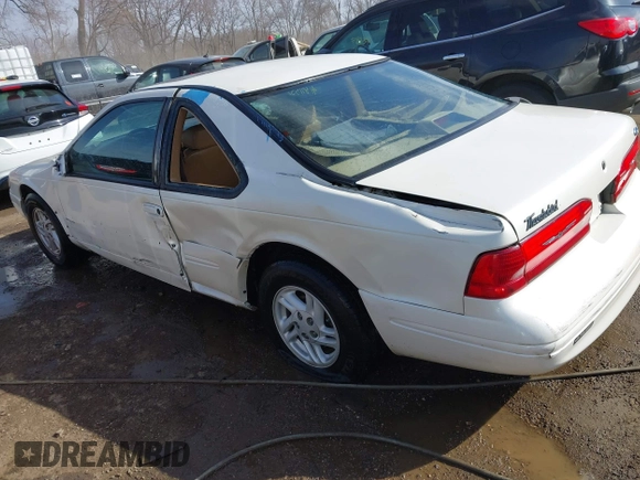 1996 Ford Thunderbird LX z VIN 1FALP6240TH131517, wystawiony jako IAAI lot #41811552 z przebiegiem 87 493 mil mil oraz . Historia ofert i sprzedaży dostępna na DreamBid. Obrazek 6.