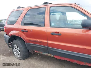 2006 Ford Escape XLT with VIN 1FMYU03126KA17323, listed as a IAAI auction lot 42048363 with 119,296 mi miles. Bid and sale history available at carsss.com. Image 6.