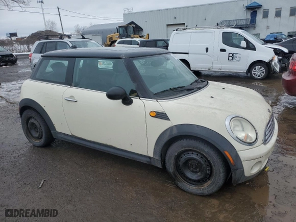 2009 MINI Cooper Hardtop with VIN WMWMF33599TU75504, listed as a Copart auction lot 47488215 with 275,606 mi miles and Salvage Title. Bid and sale history available at carsss.com. Image 4.