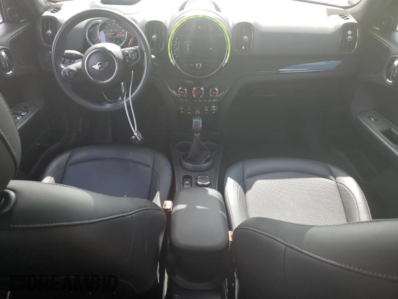 2018 MINI Countryman Cooper with VIN WMZYV5C31J3E04841, listed as a Copart auction lot 73400944 with 28,854 mi miles and Salvage Title. Bid and sale history available at carsss.com. Image 8.