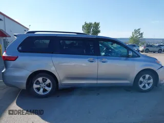 2017 Toyota Sienna LE Auto Access Seat with VIN 5TDKZ3DC4HS773762, listed as a IAAI auction lot 40350728 with 86,271 mi miles and . Bid and sale history available at DreamBid. Image 13.
