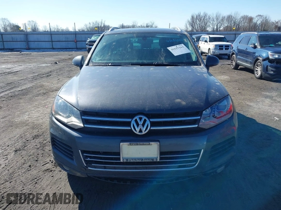 2013 Volkswagen Touareg Exec z VIN WVGEF9BP9DD011799, wystawiony jako IAAI lot #41615162 z przebiegiem 137 054 mil mil oraz . Historia ofert i sprzedaży dostępna na DreamBid. Obrazek 12.