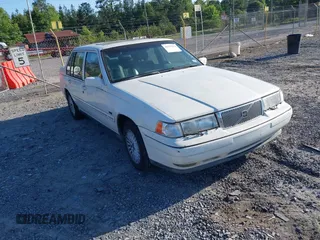 1998 Volvo S90 with VIN YV1KS9605W1129198, listed as a IAAI auction lot 42153215 with 257,242 mi miles. Bid and sale history available at carsss.com. Image 1.