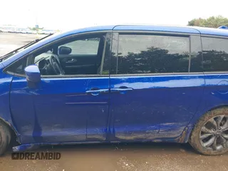 2018 Chrysler Pacifica Touring Plus with VIN 2C4RC1FG9JR228594, listed as a IAAI auction lot 42298327 with 85,685 mi miles and . Bid and sale history available at DreamBid. Image 14.