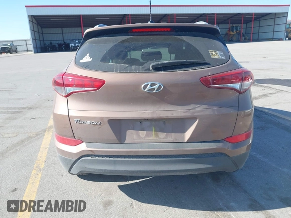 2017 Hyundai Tucson SE z VIN KM8J33A47HU485803, wystawiony jako IAAI lot #42269337 z przebiegiem 96 541 mil mil oraz . Historia ofert i sprzedaży dostępna na DreamBid. Obrazek 16.