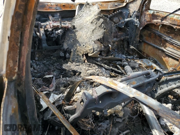 2016 Kia Sorento SX z VIN 5XYPKDA55GG030643, wystawiony jako Copart lot #47497395 z przebiegiem Nie podano mil oraz Szkoda całkowita • Salvage title. Historia ofert i sprzedaży dostępna na DreamBid. Obrazek 8.