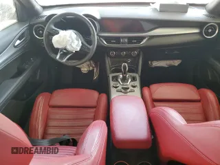 2024 Alfa Romeo Stelvio Ti z VIN ZASPAKBN5R7D80366, wystawiony jako Copart lot #54667015 z przebiegiem 9 254 mil mil oraz Nie do naprawy • Non repairable. Historia ofert i sprzedaży dostępna na DreamBid. Obrazek 8.