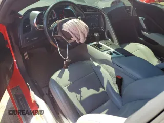 2017 Chevrolet Corvette 2LT z VIN 1G1YD2D77H5111923, wystawiony jako Copart lot #57312185 z przebiegiem 61 934 mil mil oraz Czysty tytuł • Clean title. Historia ofert i sprzedaży dostępna na DreamBid. Obrazek 8.