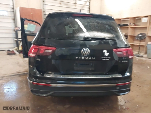 2022 Volkswagen Tiguan SE with VIN 3VV2B7AX0NM111869, listed as a IAAI auction lot 41621479 with 24,395 mi miles. Bid and sale history available at carsss.com. Image 17.