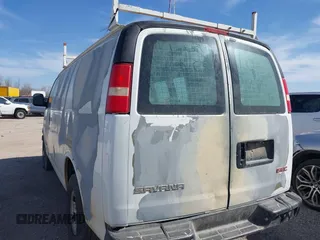 2005 GMC Savana Cargo Van with VIN 1GTGG25V351261702, listed as a IAAI auction lot 41753480 with 358,523 mi miles. Bid and sale history available at carsss.com. Image 3.