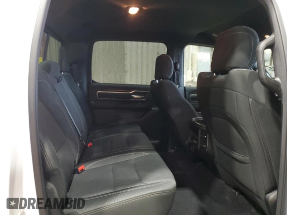 2019 Ram 1500 Big Horn z VIN 1C6RREFT5KN684441, wystawiony jako Copart lot #56464695 z przebiegiem 94 403 mil mil oraz Szkoda całkowita • Salvage title. Historia ofert i sprzedaży dostępna na DreamBid. Obrazek 10.