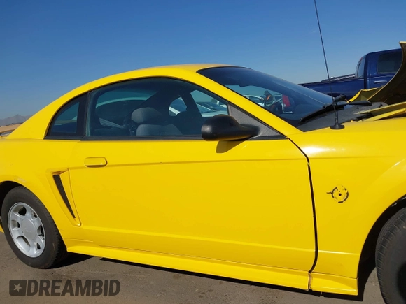 1999 Ford Mustang z VIN 1FAFP4045XF114668, wystawiony jako IAAI lot #42131503 z przebiegiem 277 529 mil mil oraz . Historia ofert i sprzedaży dostępna na DreamBid. Obrazek 14.