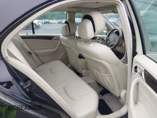 2007 Mercedes-Benz C 280 Luxury z VIN WDBRF92H07F920830, wystawiony jako IAAI lot #42471033 z przebiegiem 152 640 mil mil oraz . Historia ofert i sprzedaży dostępna na DreamBid. Obrazek 8.