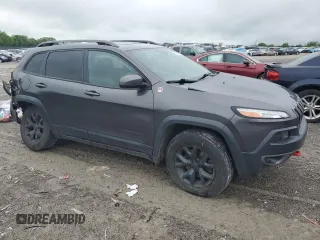 2016 Jeep Cherokee Trailhawk z VIN 1C4PJMBS1GW211605, wystawiony jako Copart lot #53381825 z przebiegiem 160 238 mil mil oraz Szkoda całkowita • Salvage title. Historia ofert i sprzedaży dostępna na DreamBid. Obrazek 4.