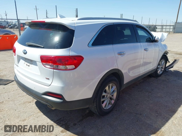 2017 Kia Sorento LX z VIN 5XYPG4A34HG250888, wystawiony jako IAAI lot #41993205 z przebiegiem 58 317 mil mil oraz . Historia ofert i sprzedaży dostępna na DreamBid. Obrazek 4.