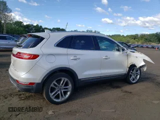2018 Lincoln MKC Reserve z VIN 5LMCJ3D94JUL13544, wystawiony jako Copart lot #61193235 z przebiegiem 28 353 mil mil oraz Szkoda całkowita • Salvage title. Historia ofert i sprzedaży dostępna na DreamBid. Obrazek 3.