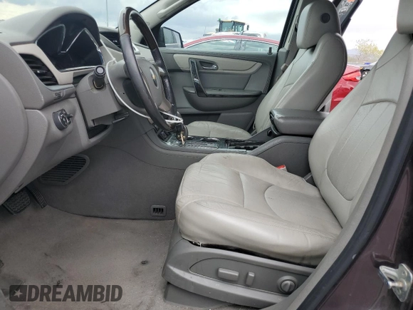 2016 Chevrolet Traverse LTZ z VIN 1GNKVJKD5GJ198294, wystawiony jako Copart lot #56007175 z przebiegiem 106 561 mil mil oraz Czysty tytuł • Clean title. Historia ofert i sprzedaży dostępna na DreamBid. Obrazek 7.