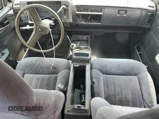 1994 GMC Jimmy Diamond Edition Luxury z VIN 1GKDT13W5R2503916, wystawiony jako Copart lot #54717215 z przebiegiem 99 991 mil mil oraz Szkody całkowita. Historia ofert i sprzedaży dostępna na DreamBid. Obrazek 8.