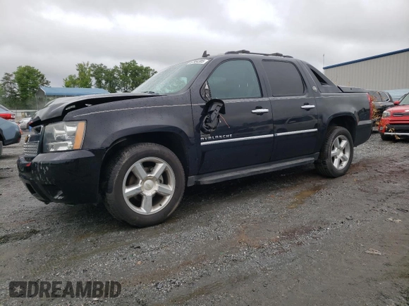 2013 Chevrolet Avalanche LTZ z VIN 3GNMCGE04DG340593, wystawiony jako Copart lot #57984385 z przebiegiem 169 702 mil mil oraz Szkoda całkowita • Salvage title. Historia ofert i sprzedaży dostępna na DreamBid. Obrazek 1.