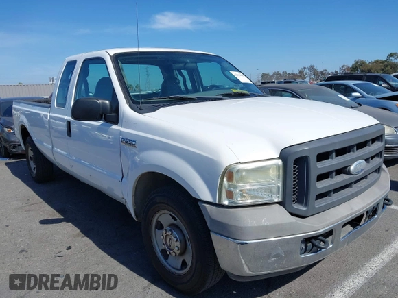 2005 Ford F-250 XL z VIN 1FTSX20595EA74720, wystawiony jako IAAI lot #42343866 z przebiegiem 155 599 mil mil oraz . Historia ofert i sprzedaży dostępna na DreamBid. Obrazek 1.