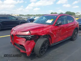 2021 Alfa Romeo Stelvio z VIN ZASPAJAN7M7D08508, wystawiony jako IAAI lot #42206372 z przebiegiem 56 459 mil mil oraz . Historia ofert i sprzedaży dostępna na DreamBid. Obrazek 2.