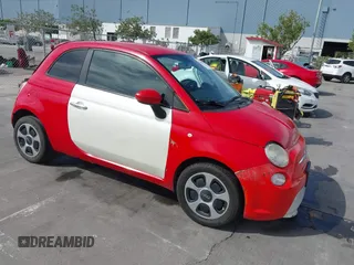 2013 FIAT 500 Pop z VIN 3C3CFFAR7DT673716, wystawiony jako IAAI lot #42666731 z przebiegiem 129 843 mil mil oraz . Historia ofert i sprzedaży dostępna na DreamBid. Obrazek 1.