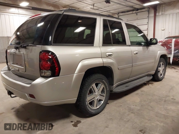 2007 Chevrolet TrailBlazer LS with VIN 1GNDT13S072267270, listed as a IAAI auction lot 41913360 with 152,678 mi miles. Bid and sale history available at carsss.com. Image 4.