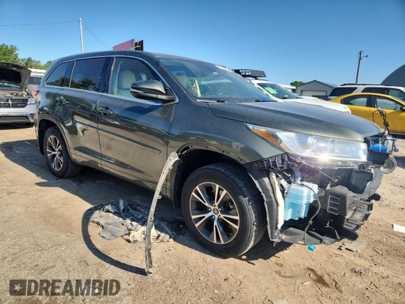 2017 Toyota Highlander LE with VIN 5TDBZRFH8HS477994, listed as a Copart auction lot 61043225 with 70,801 mi miles and Salvage title. Bid and sale history available at DreamBid. Image 4.