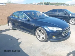 2013 Tesla Model S with VIN 5YJSA1CN8DFP07177, listed as a IAAI auction lot 42127797 with 75,227 mi miles and . Bid and sale history available at DreamBid. Image 1.