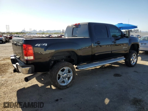 2013 GMC Sierra 2500HD SLT z VIN 1GT121C89DF194827, wystawiony jako Copart lot #57118415 z przebiegiem 104 669 mil mil oraz Szkoda całkowita • Salvage title. Historia ofert i sprzedaży dostępna na DreamBid. Obrazek 3.