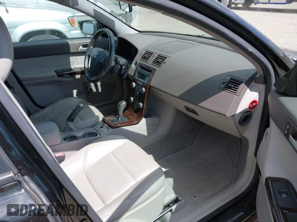 2007 Volvo S40 2.4L with VIN YV1MS390472283513, listed as a IAAI auction lot 42093282 with 155,911 mi miles. Bid and sale history available at carsss.com. Image 5.