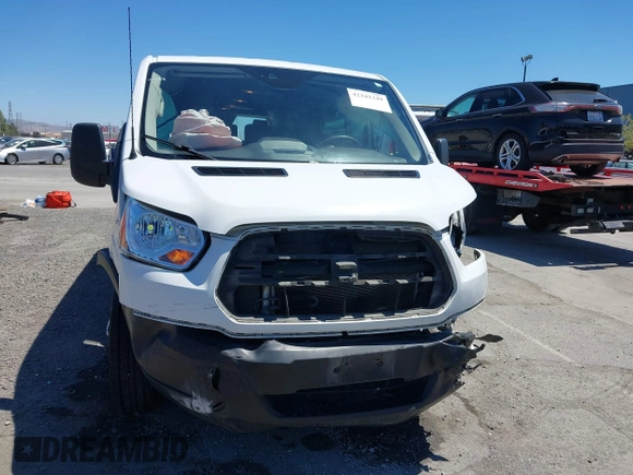 2019 Ford Transit Passenger XL z VIN 1FBZX2YM2KKA61349, wystawiony jako IAAI lot #42342349 z przebiegiem 106 593 mil mil oraz . Historia ofert i sprzedaży dostępna na DreamBid. Obrazek 13.