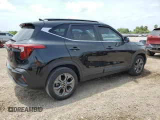 2024 Kia Seltos S z VIN KNDEU2AA9R7573853, wystawiony jako Copart lot #55622655 z przebiegiem 6 163 mil mil oraz Szkoda całkowita • Salvage title. Historia ofert i sprzedaży dostępna na DreamBid. Obrazek 3.