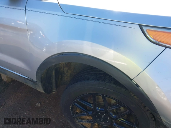 2011 Ford Explorer XLT with VIN 1FMHK8D85BGA11352, listed as a IAAI auction lot 41583934 with 238,362 mi miles and . Bid and sale history available at carsss.com. Image 18.