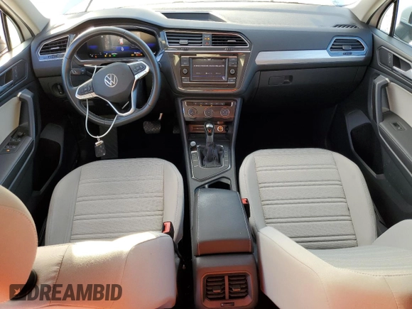2023 Volkswagen Tiguan S z VIN 3VVRB7AX1PM089883, wystawiony jako Copart lot #43635945 z przebiegiem 34 474 mil mil oraz Nie do naprawy • Non repairable. Historia ofert i sprzedaży dostępna na DreamBid. Obrazek 8.