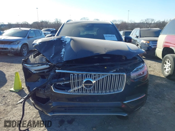 2017 Volvo XC90 Inscription with VIN YV4A22PLXH1156706, listed as a IAAI auction lot 41386818 with 73,692 mi miles. Bid and sale history available at carsss.com. Image 12.