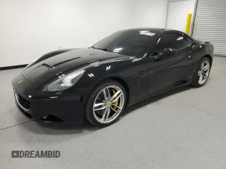 2010 Ferrari California z VIN ZFF65LJA9A0172003, wystawiony jako Copart lot #55601145 z przebiegiem 11 247 mil mil oraz Tytuł czysty. Historia ofert i sprzedaży dostępna na DreamBid. Obrazek 1.